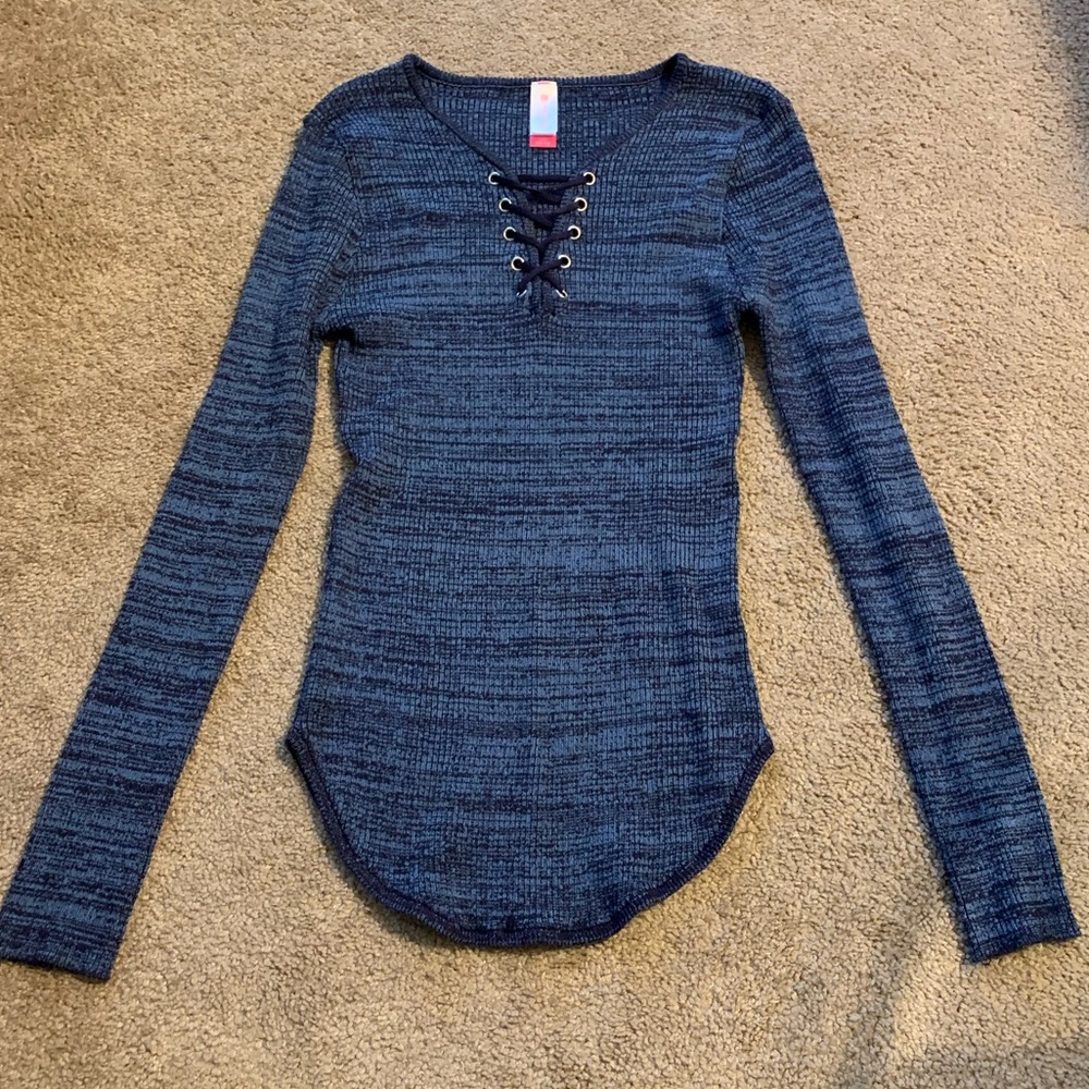 Long sleeve blue top